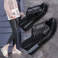 Sandalias modernas de punta abierta con un tacón medio de 7 cm.