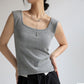 Camiseta sin mangas de punto acanalado con cuello cuadrado para mujer